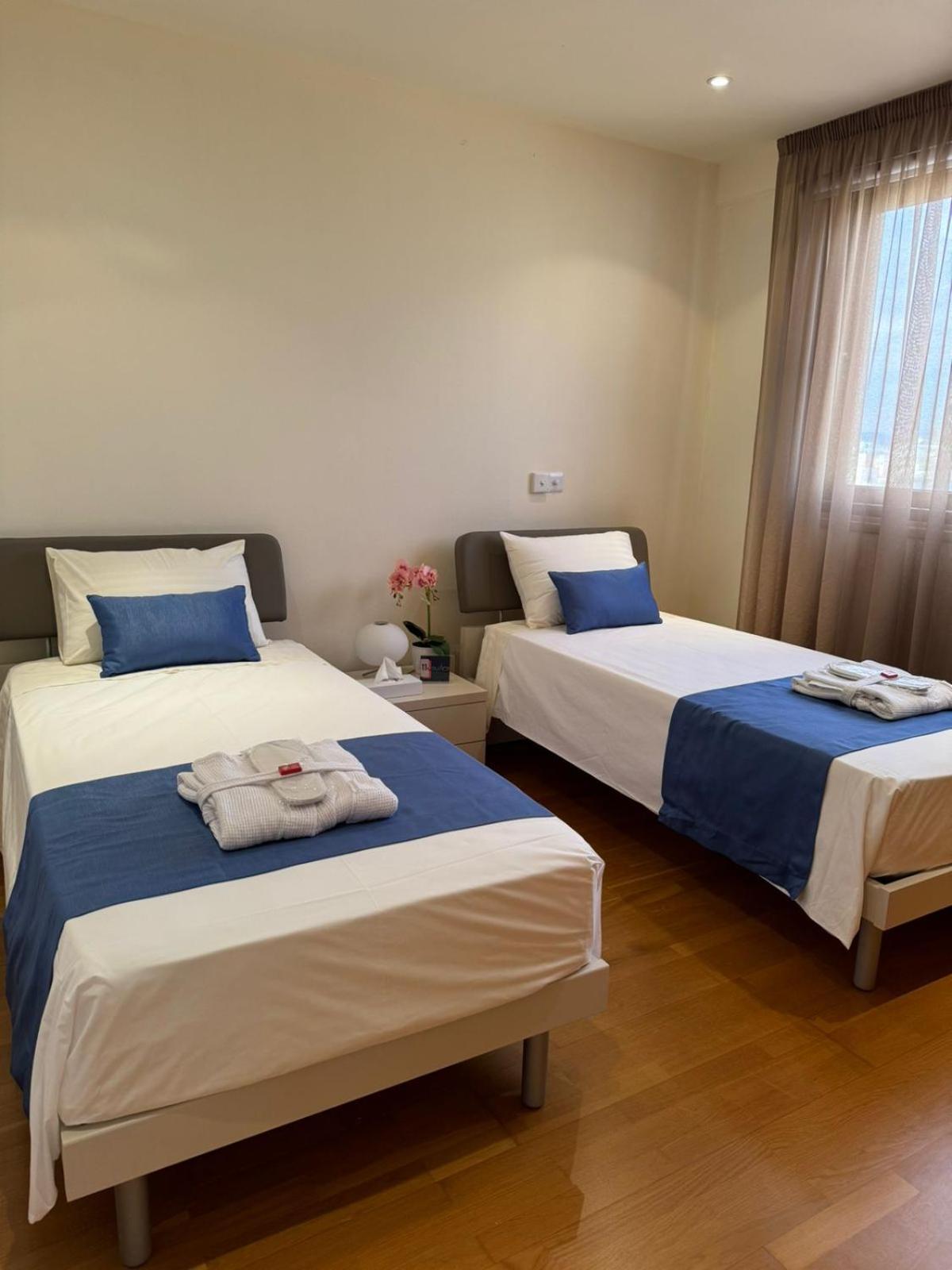 11 Suites - Golden Sunrise Suite Larnaca Room photo