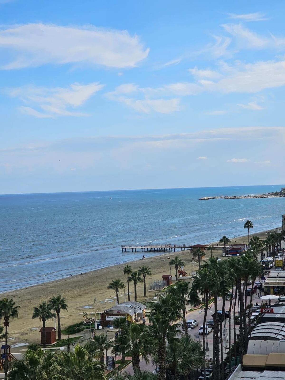 11 Suites - Golden Sunrise Suite Larnaca Room photo
