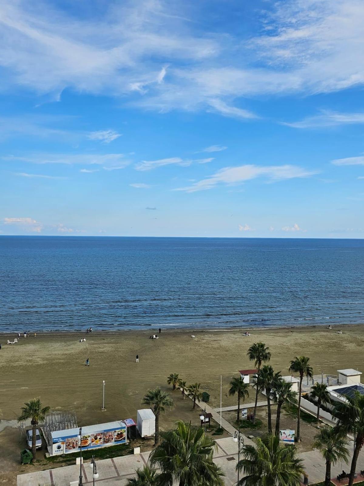 11 Suites - Golden Sunrise Suite Larnaca Room photo